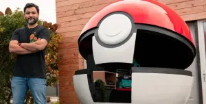 Фанат покемонов создал огромный покебол для людей с Nintendo 64 внутри