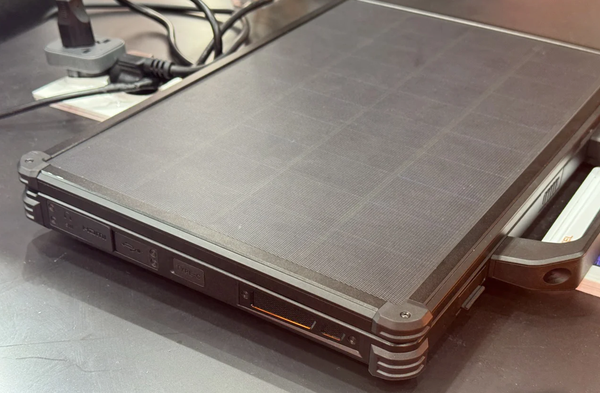 Китайцы показали ноутбук с солнечной панелью, но на полную зарядку уйдет 12 часов