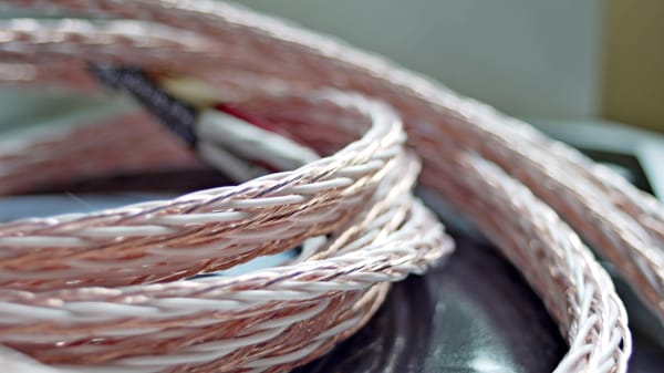 Ютубер почти не нашёл разницы в работе аудиокабелей за $7 и $4250